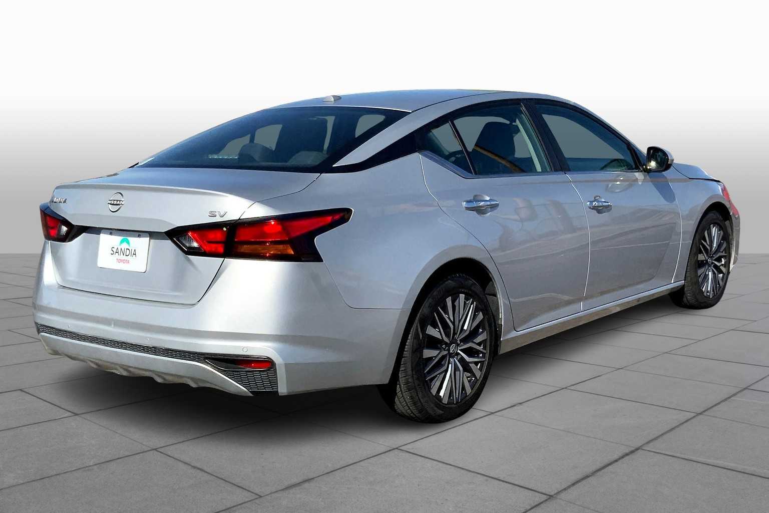 2023 Nissan Altima 2.5 SV photo 11