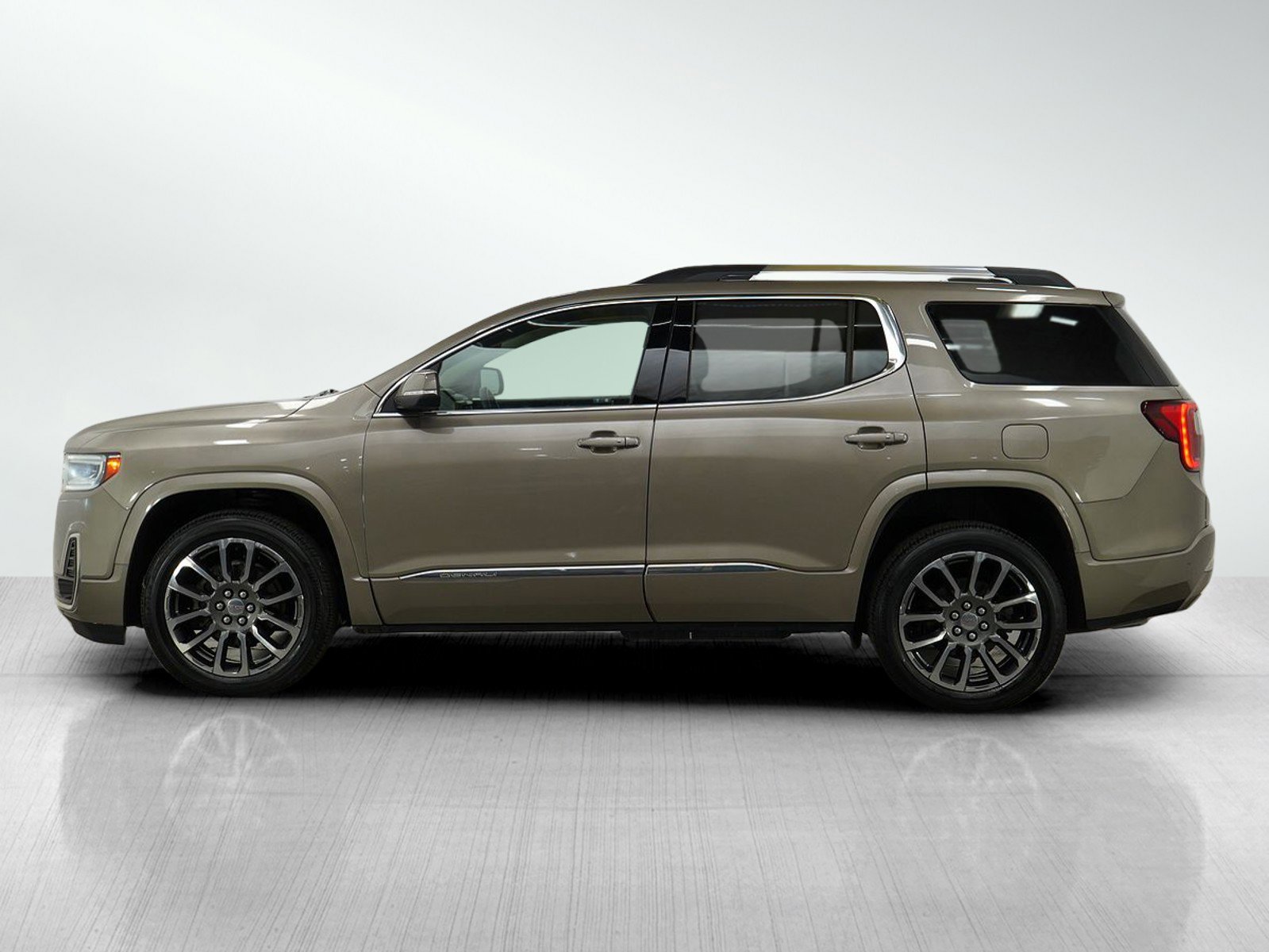 Used 2022 GMC Acadia Denali with VIN 1GKKNXLSXNZ133081 for sale in Bloomington, Minnesota