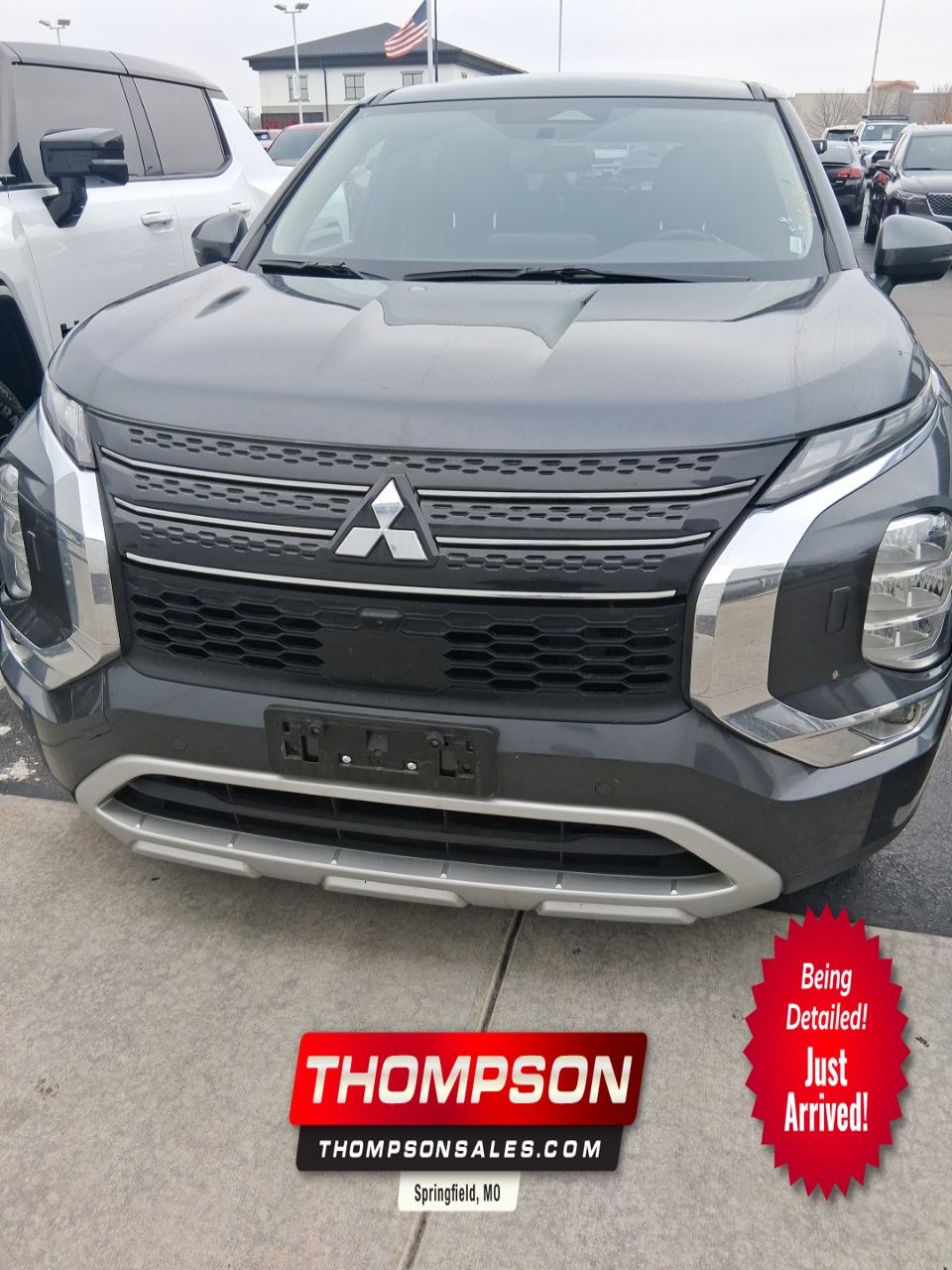 2024 Mitsubishi Outlander SE's photo