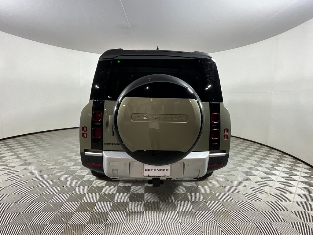 2025 Land Rover Defender 130 S photo 4