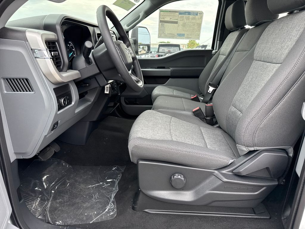 2025 Ford F-350 photo 12
