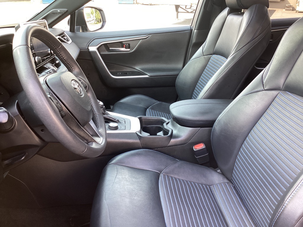 2020 Toyota RAV4 Hybrid XSE photo 4