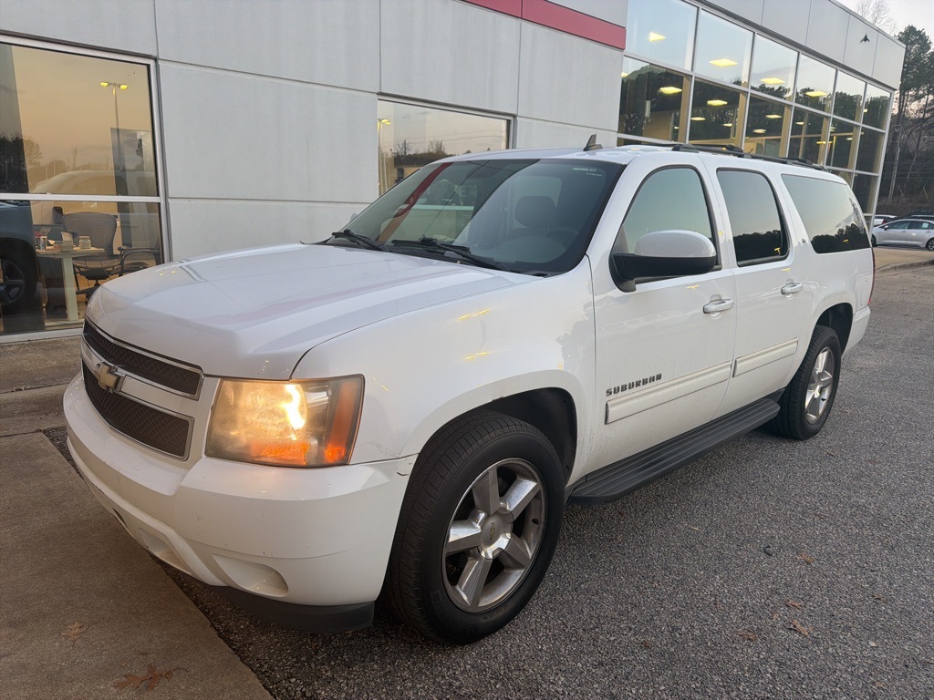 2011 Chevrolet Suburban LT's photo