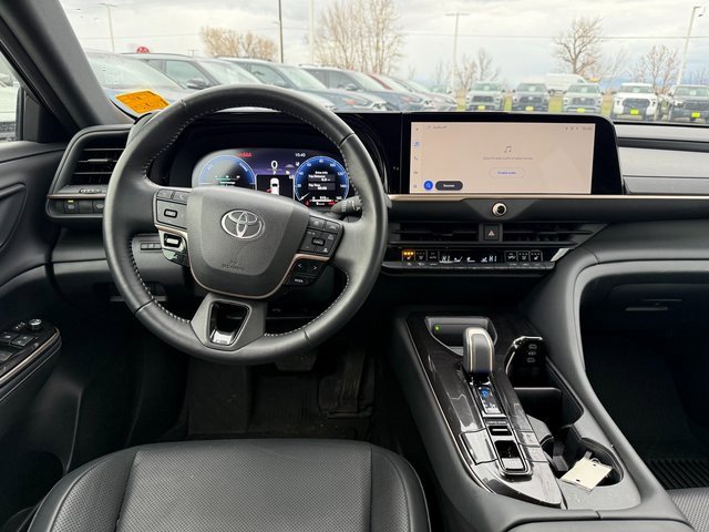 2025 Toyota Crown XLE photo 4