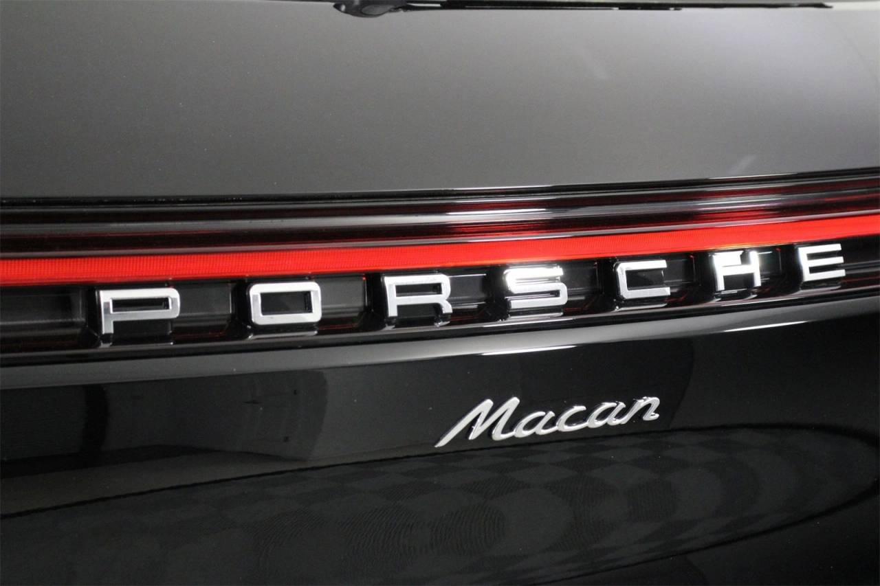 2025 Porsche Macan T photo 18