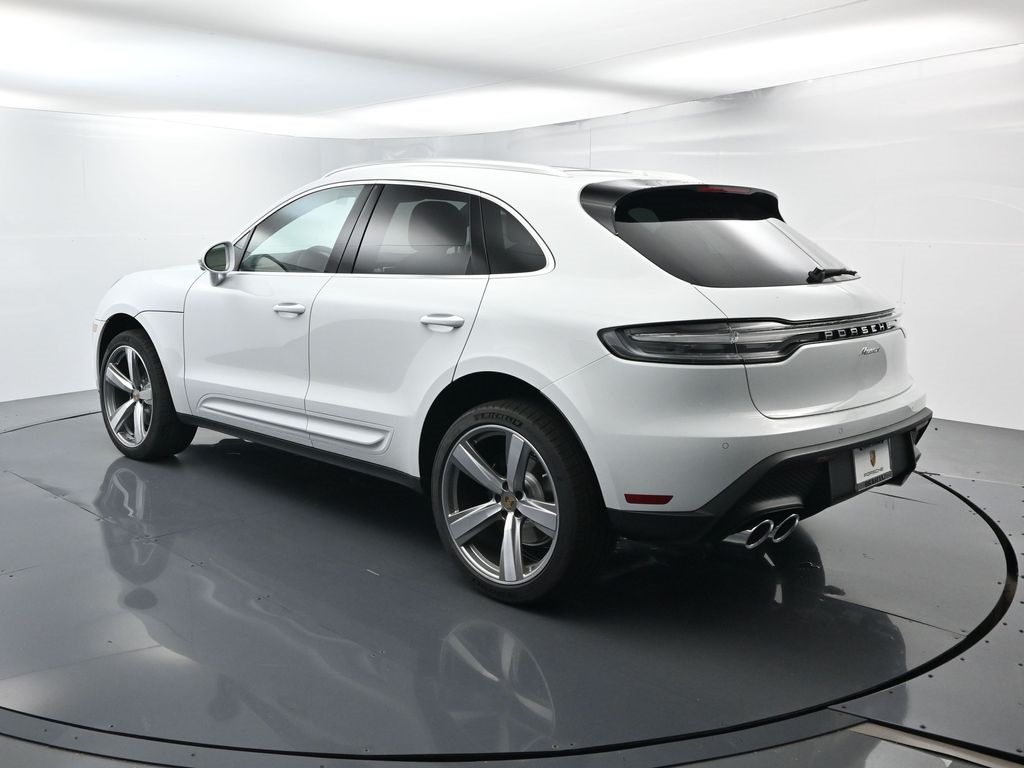 2026 Porsche Macan T photo 2