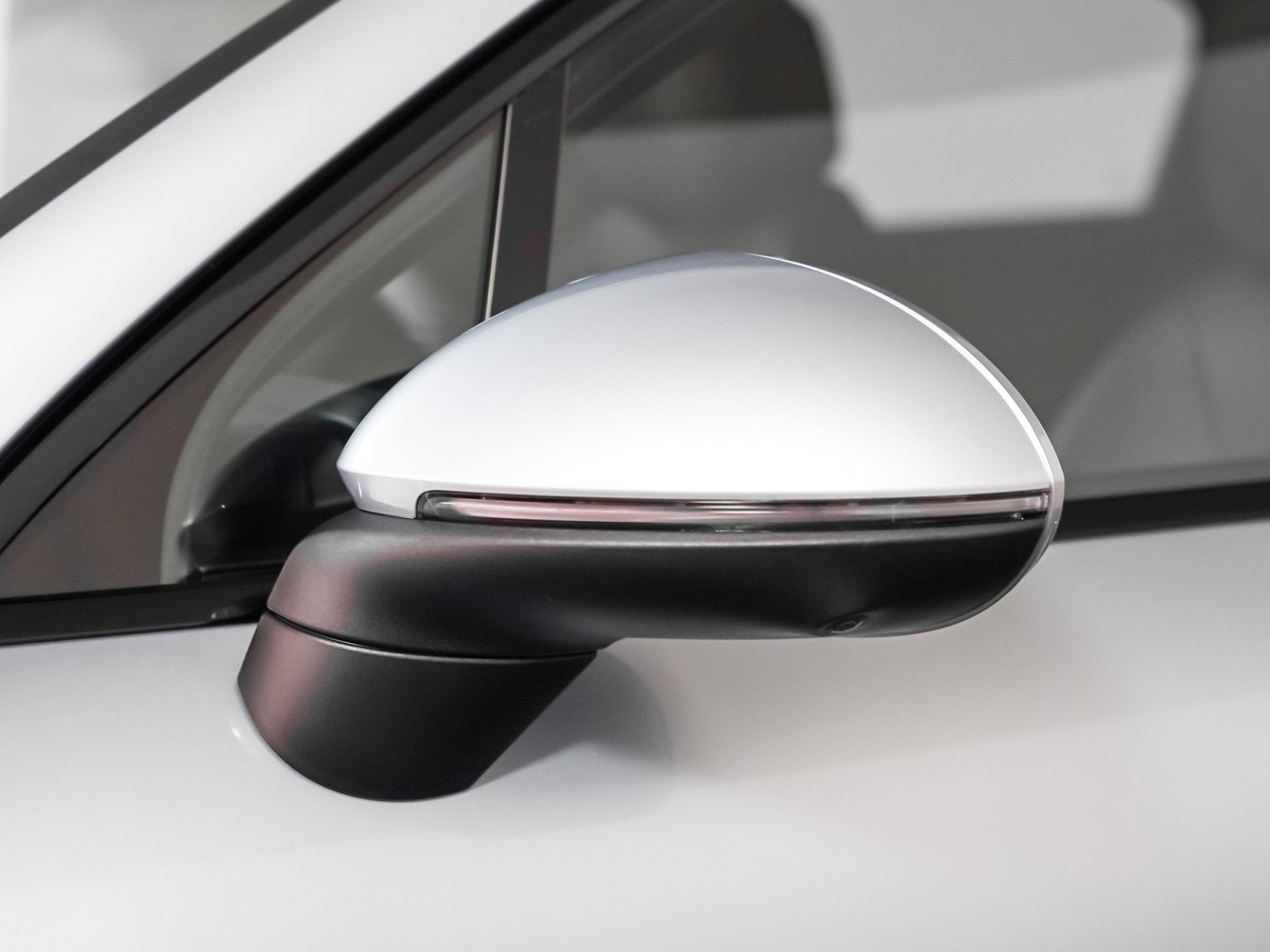 2025 Porsche Cayenne Coupe photo 25