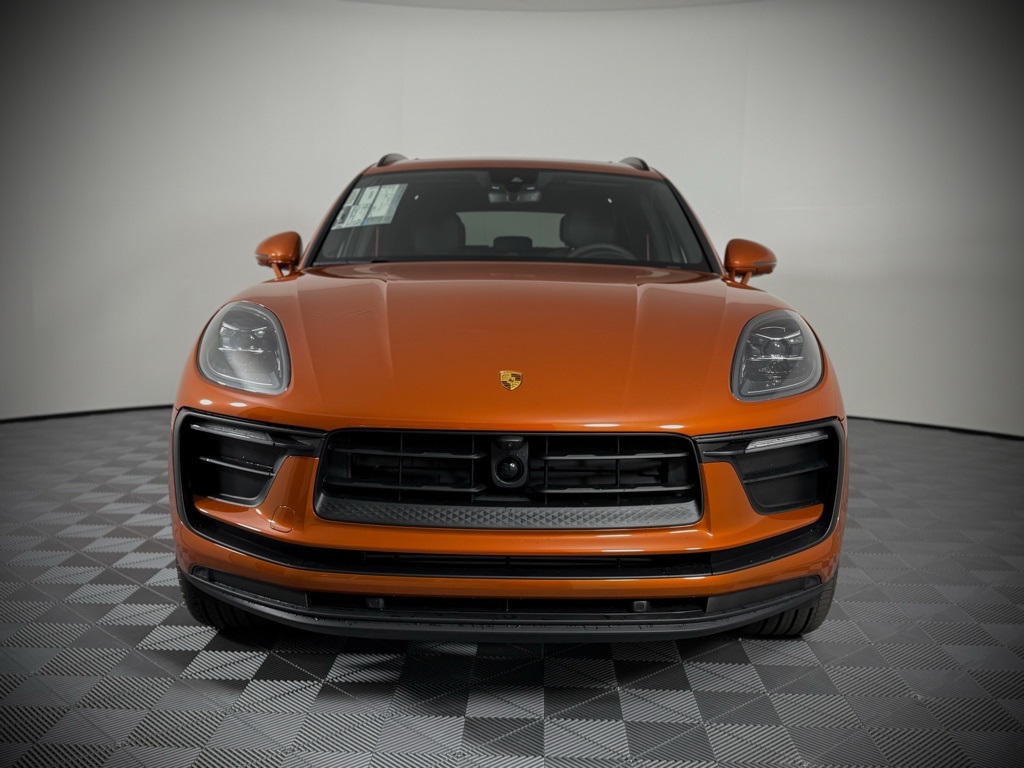 2025 Porsche Macan T photo 8