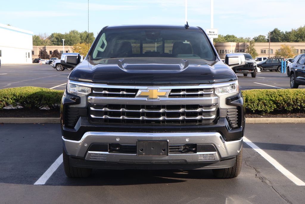2022 Chevrolet Silverado 1500 LTZ photo 2