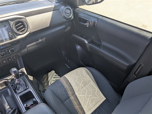 2017 Toyota Tacoma SR5 TRD Sport photo 17