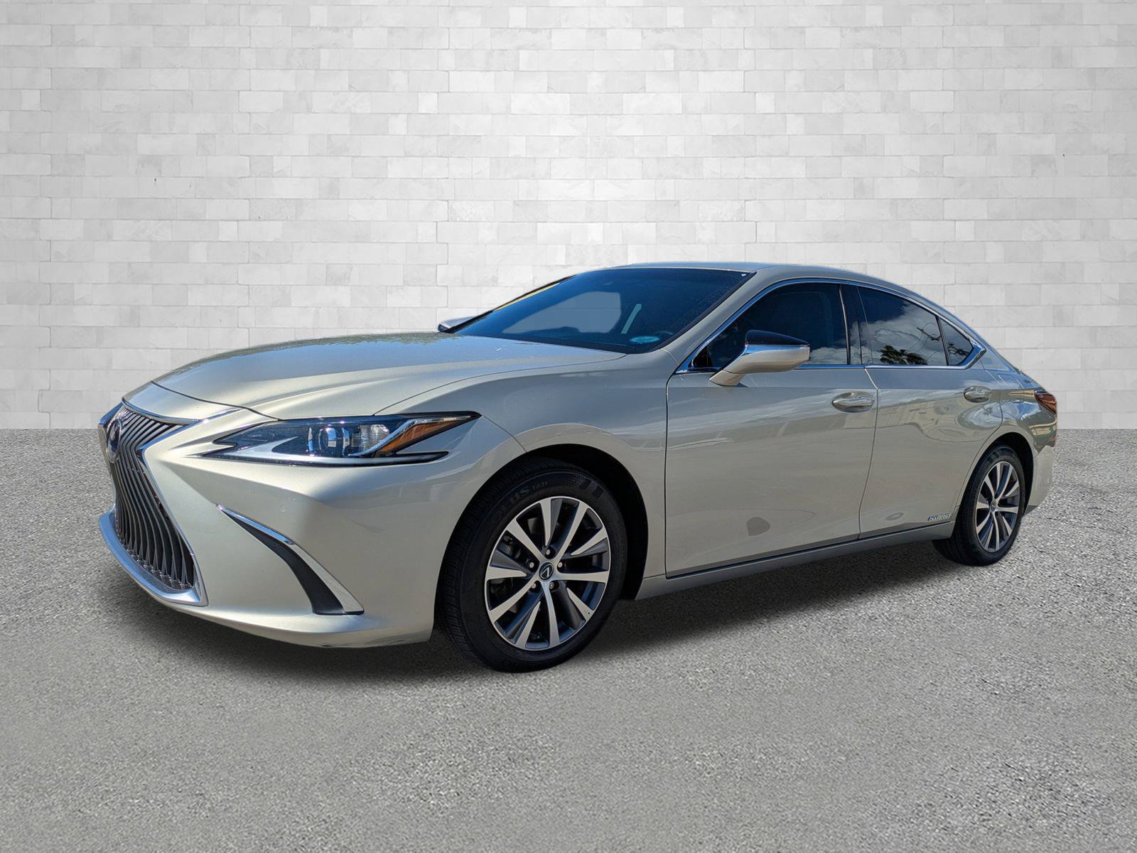 2021 Lexus ES 300h photo 5