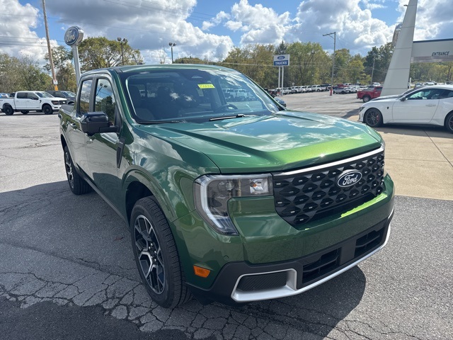 2025 Ford Maverick Lariat photo 2