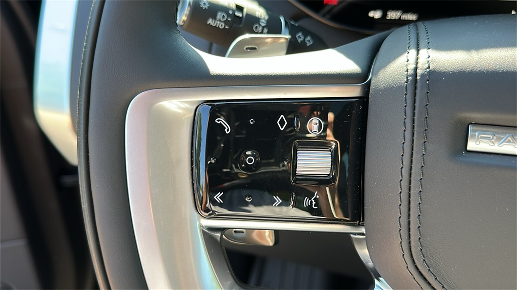 2025 Land Rover Range Rover SE photo 12