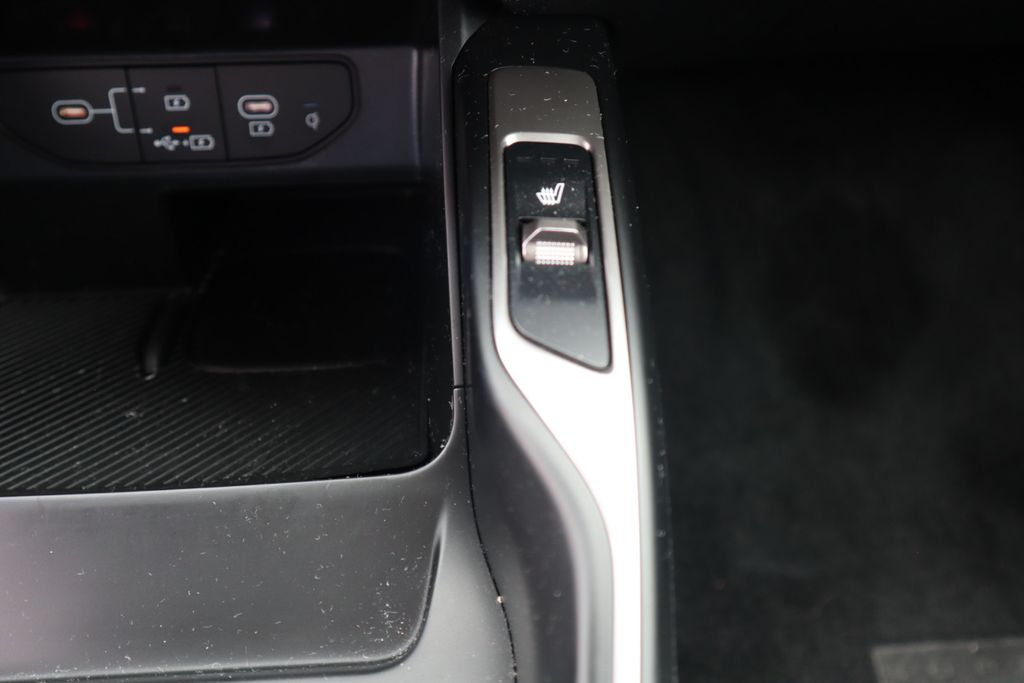 2025 Kia Sorento S photo 23