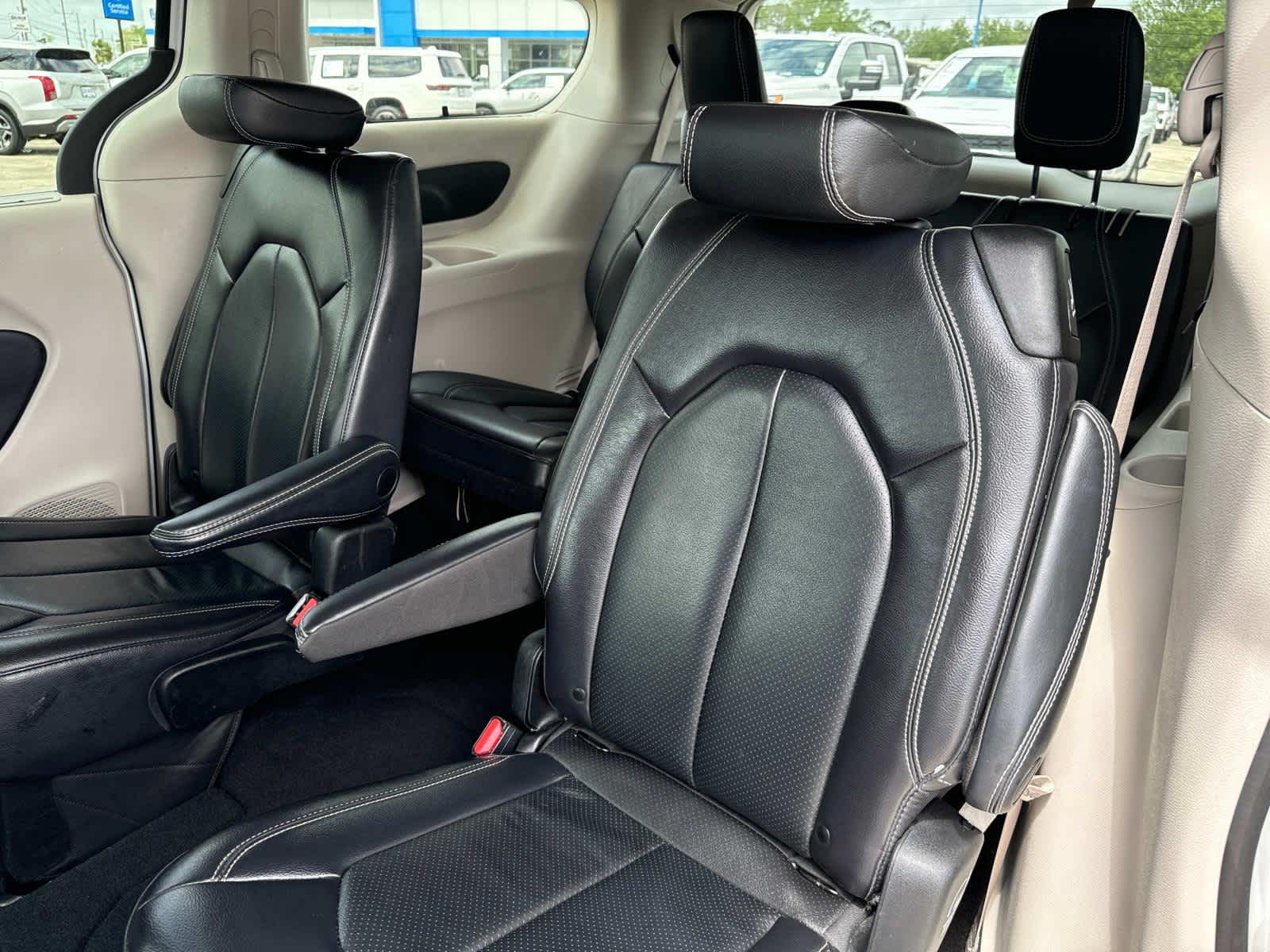 2022 Chrysler Pacifica Touring L photo 30