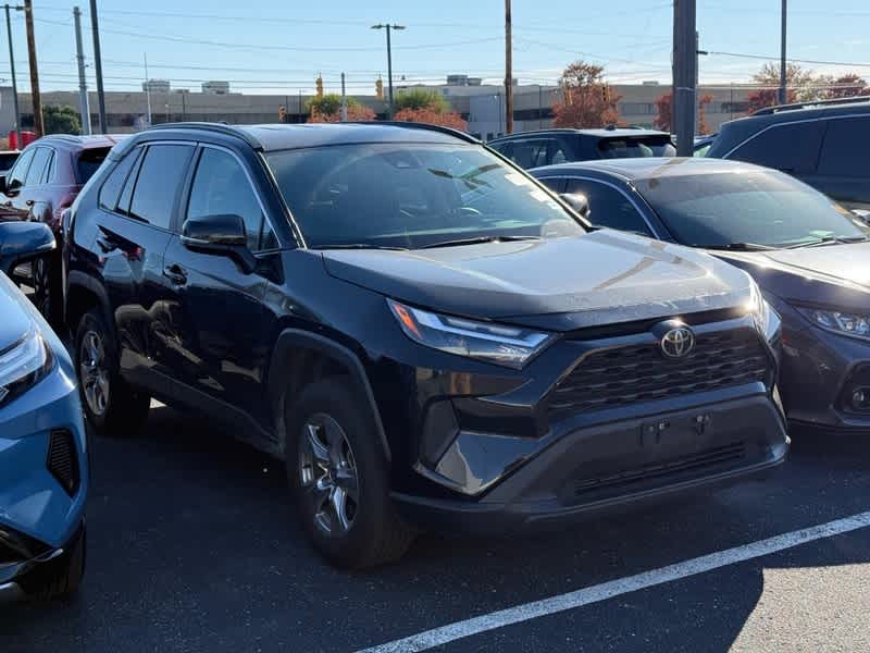 2024 Toyota RAV4 XLE's photo