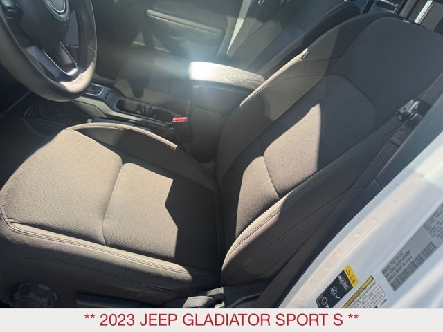 2023 Jeep Gladiator Sport photo 4