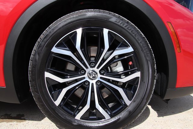 2025 Toyota Crown XLE photo 3