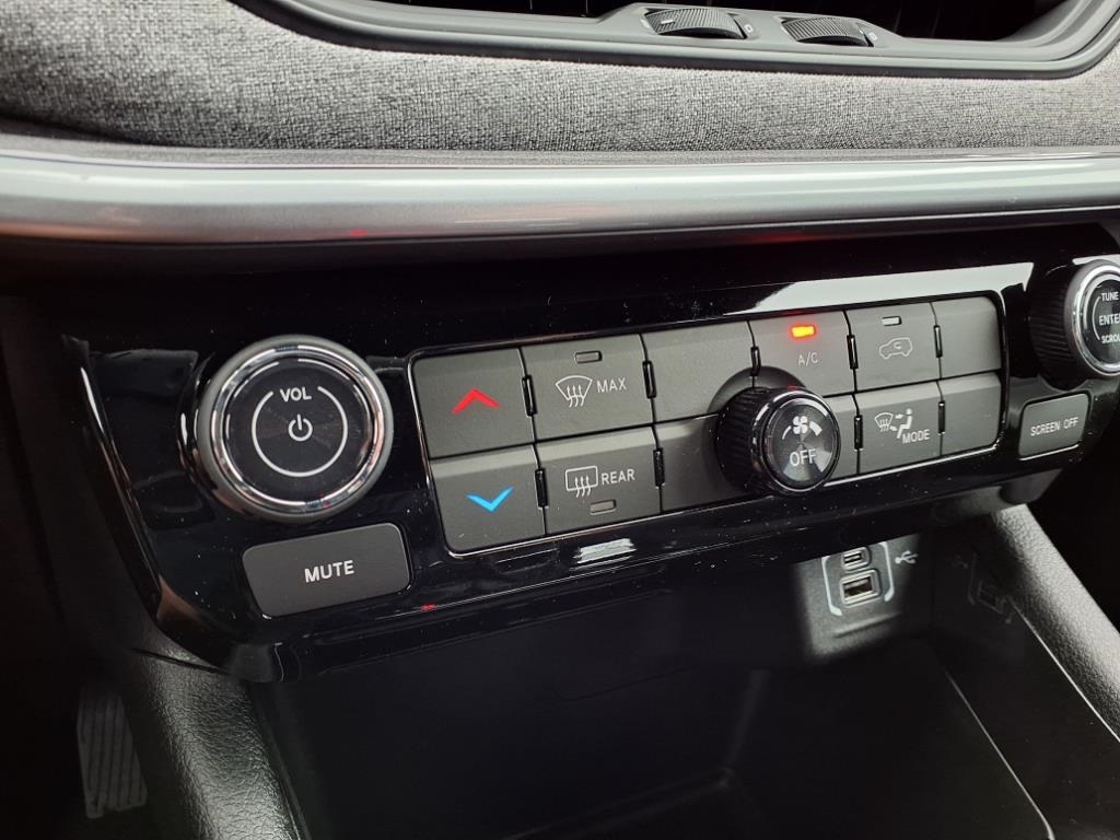2025 Jeep Compass Latitude photo 16