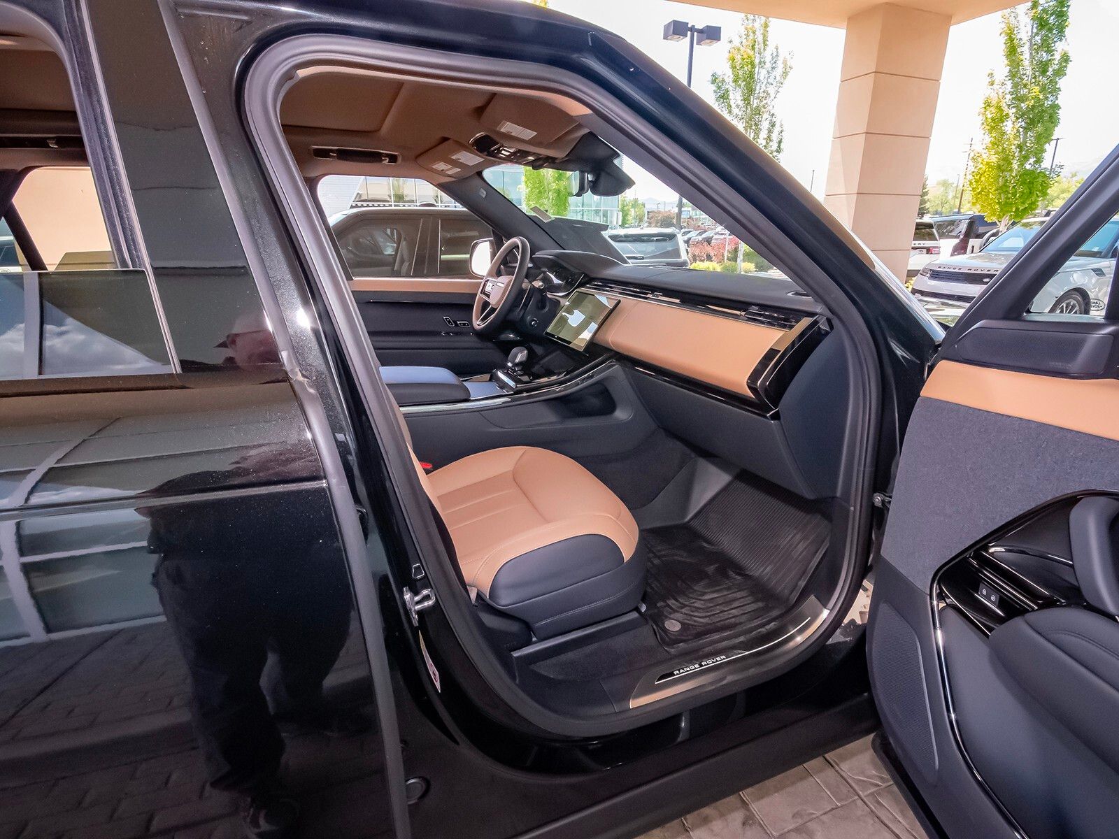 2025 Land Rover Range Rover Sport SE photo 38