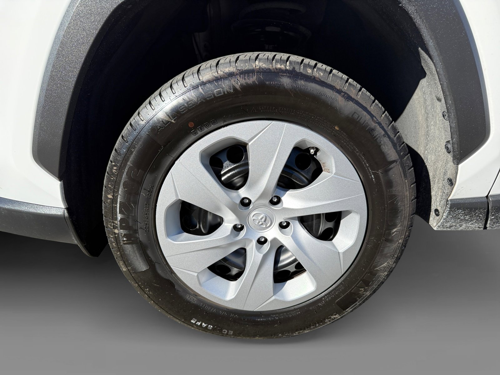 2024 Toyota RAV4 LE photo 8
