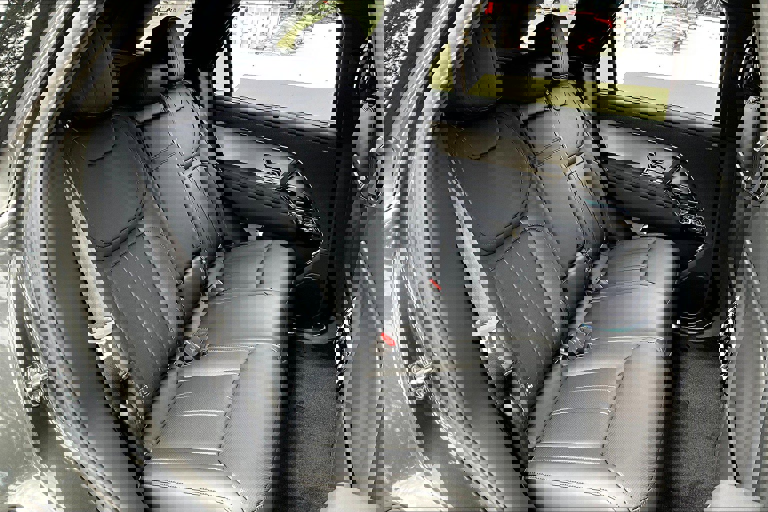 2025 Land Rover Range Rover Sport SE photo 6