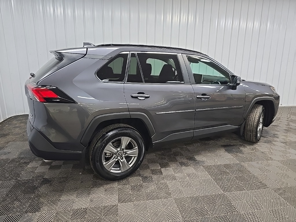 2024 Toyota RAV4 XLE photo 2