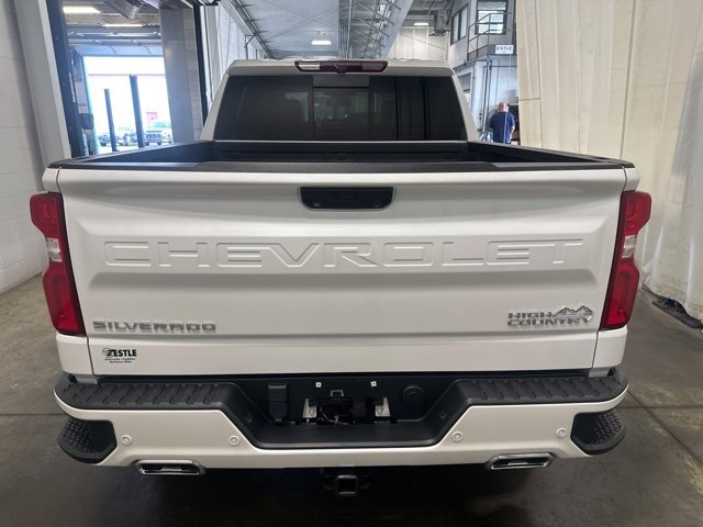 2022 Chevrolet Silverado 1500 High Country photo 3