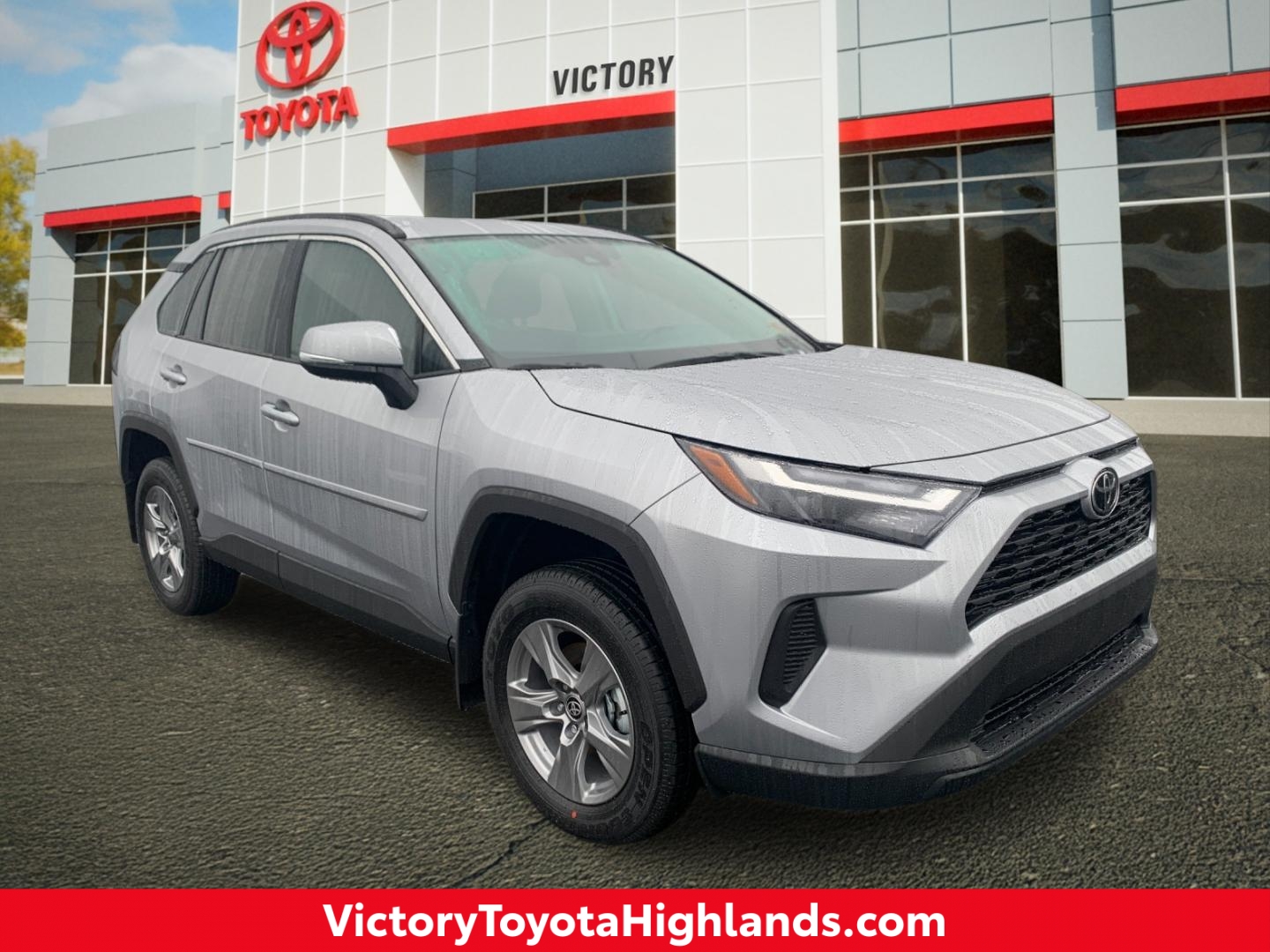 2025 Toyota RAV4 XLE's photo