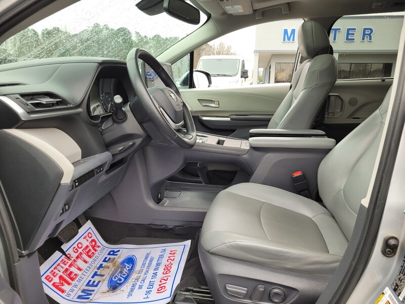2021 Toyota Sienna XLE photo 5