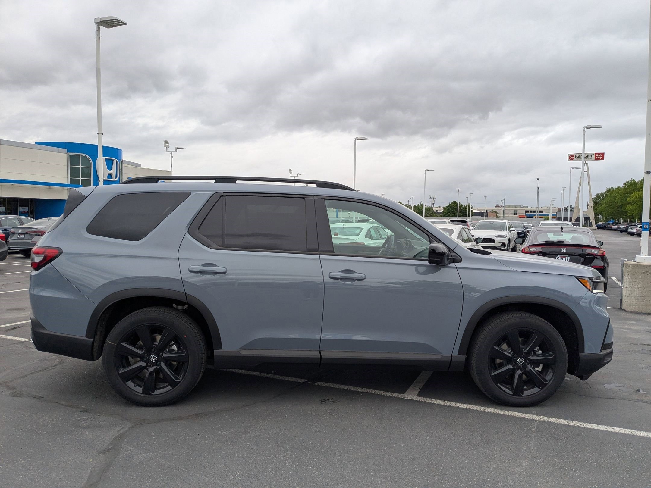 2025 Honda Pilot Black Edition photo 2