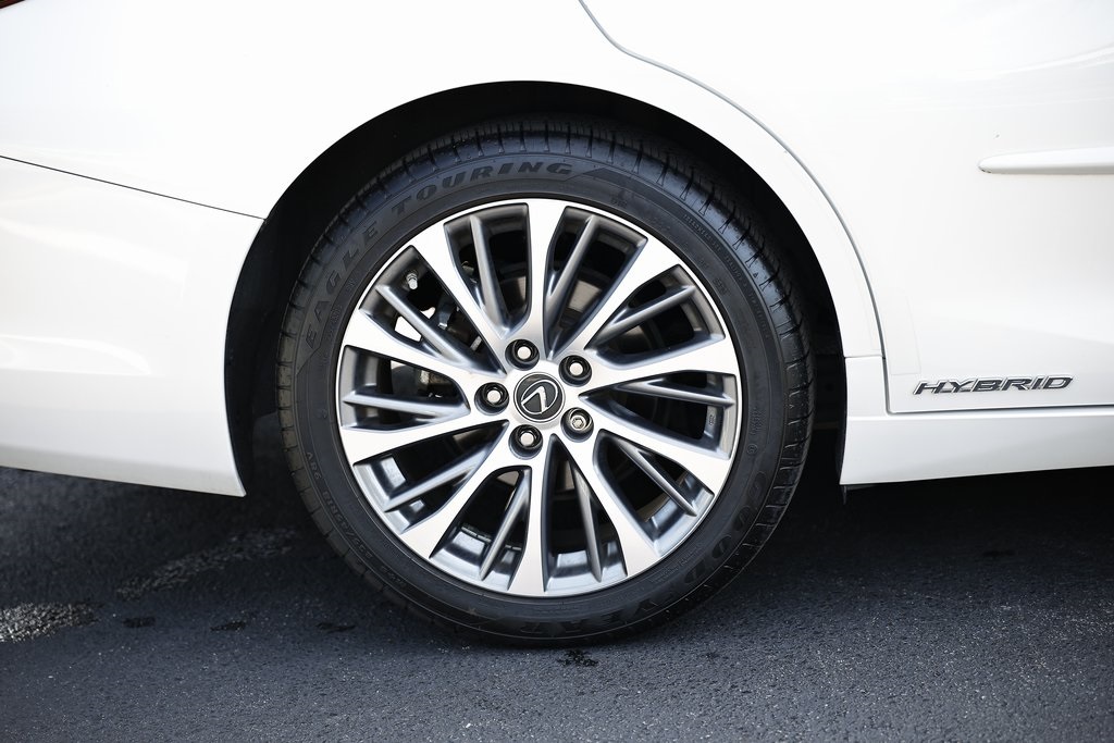 2021 Lexus ES 300h photo 5