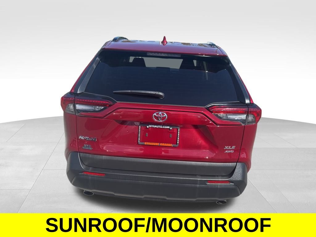 2021 Toyota RAV4 XLE photo 4