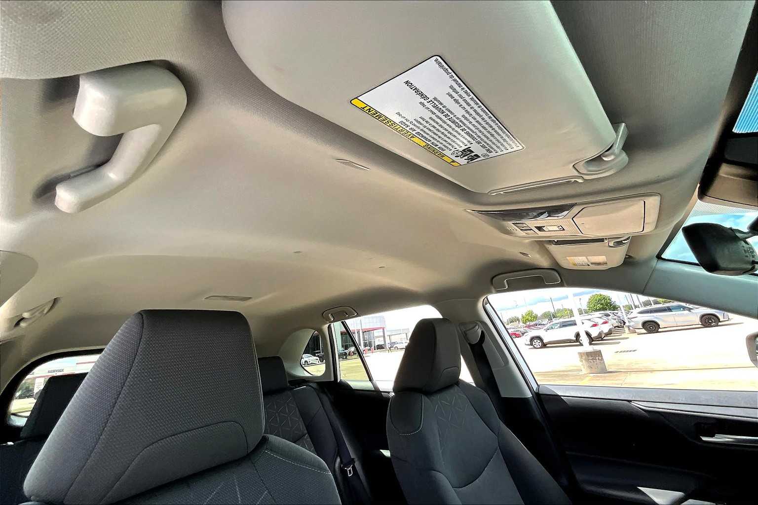 2024 Toyota RAV4 Hybrid XLE photo 4