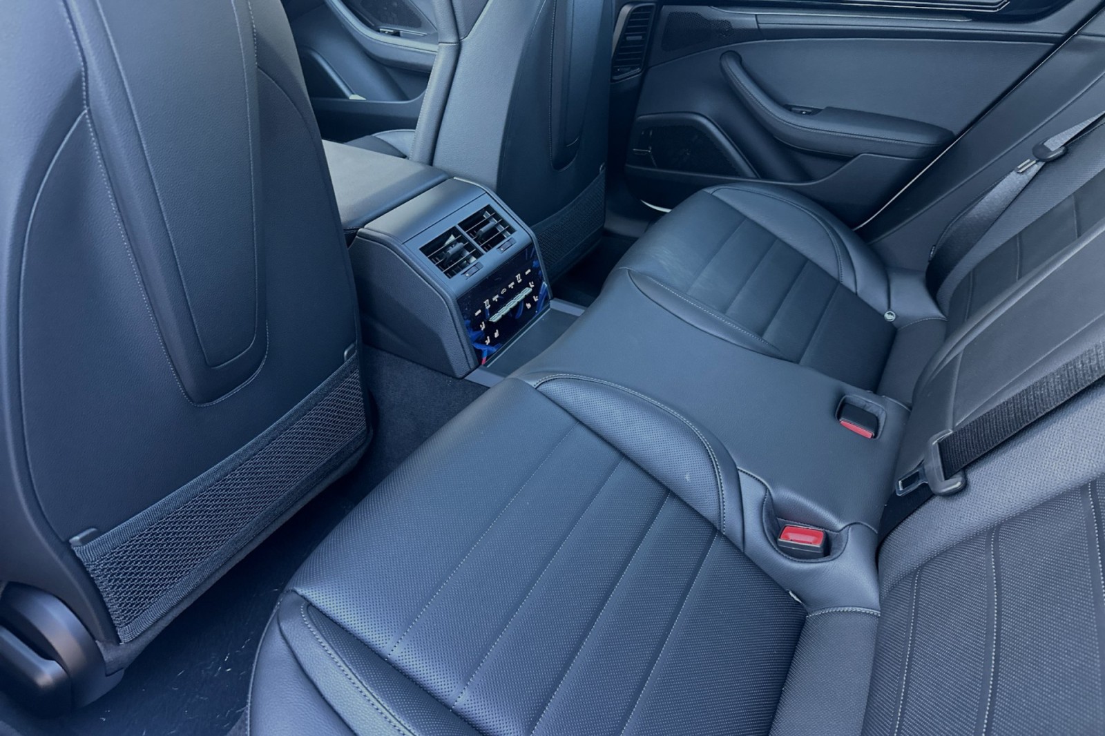 2025 Porsche Panamera 4 photo 13