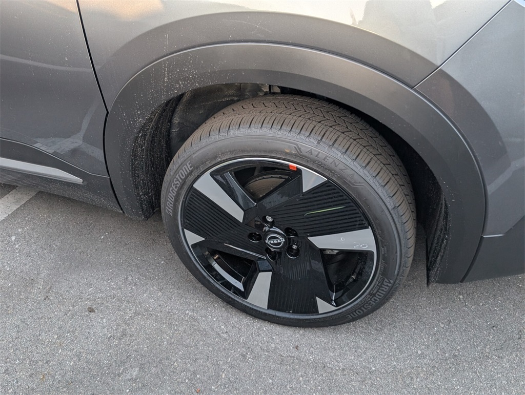 2025 Nissan Kicks SR photo 3