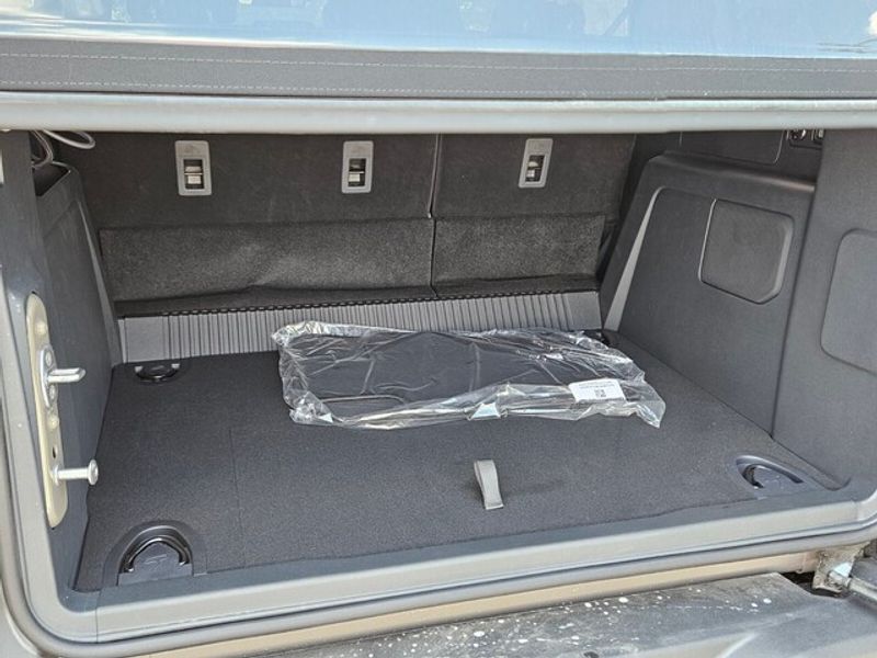 2025 Ford Bronco Base photo 8
