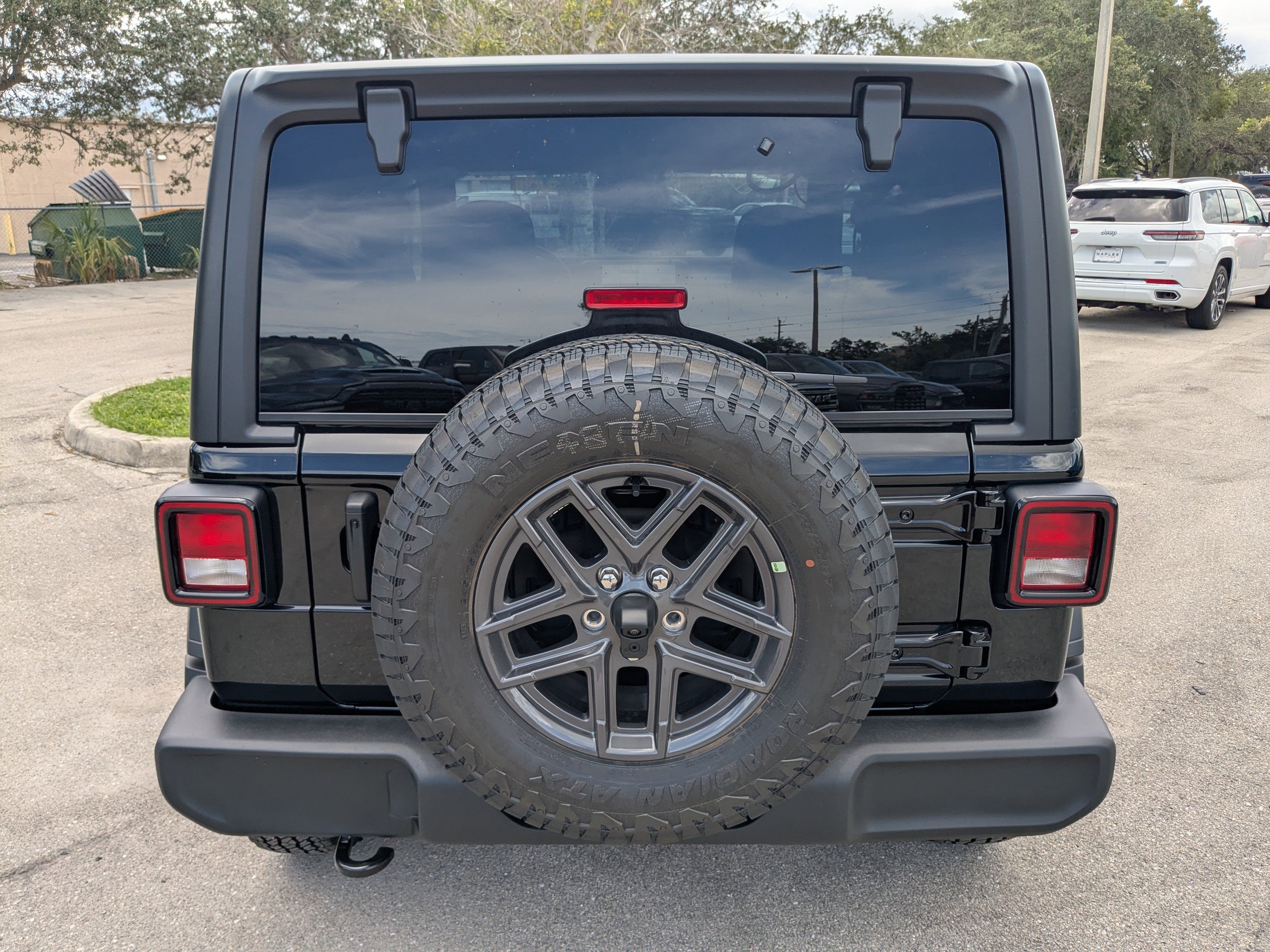 2025 Jeep Wrangler Sport S photo 4