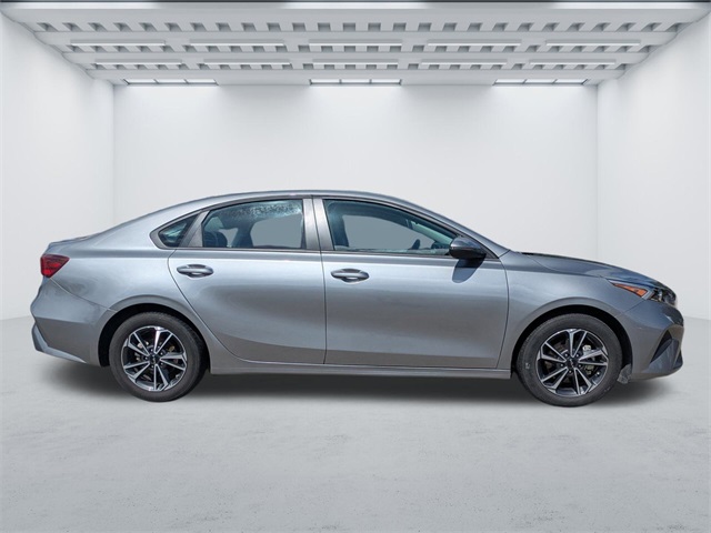 2023 Kia Forte LXS photo 3