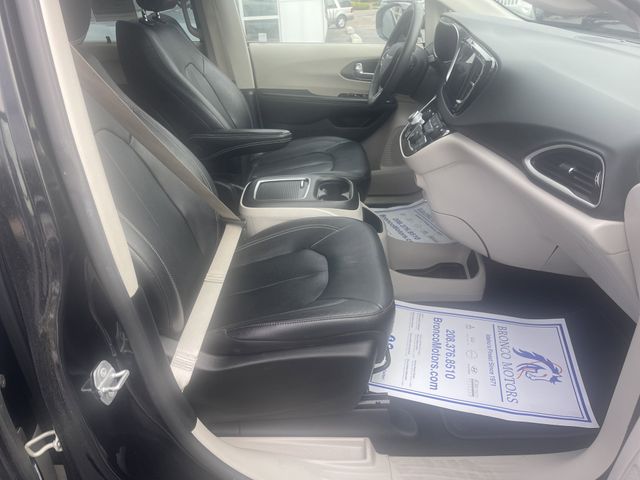 2022 Chrysler Pacifica Touring L photo 10