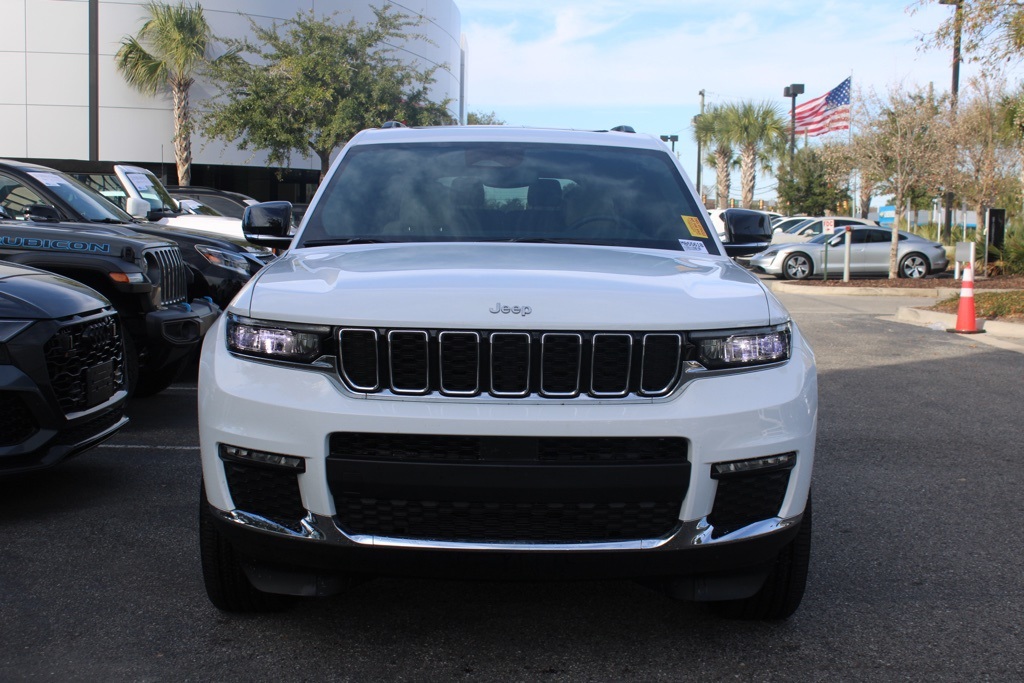 2024 Jeep Grand Cherokee Limited photo 2