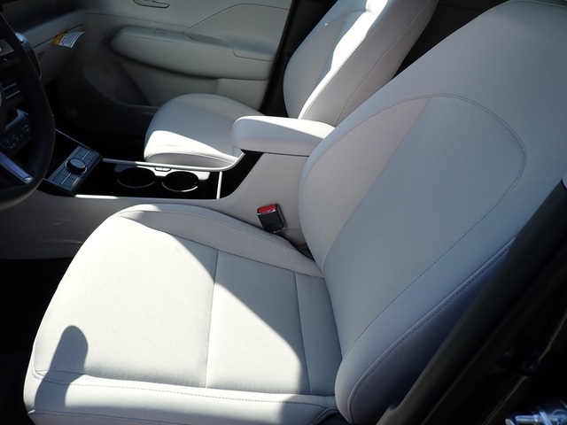2025 Hyundai Kona SEL photo 9