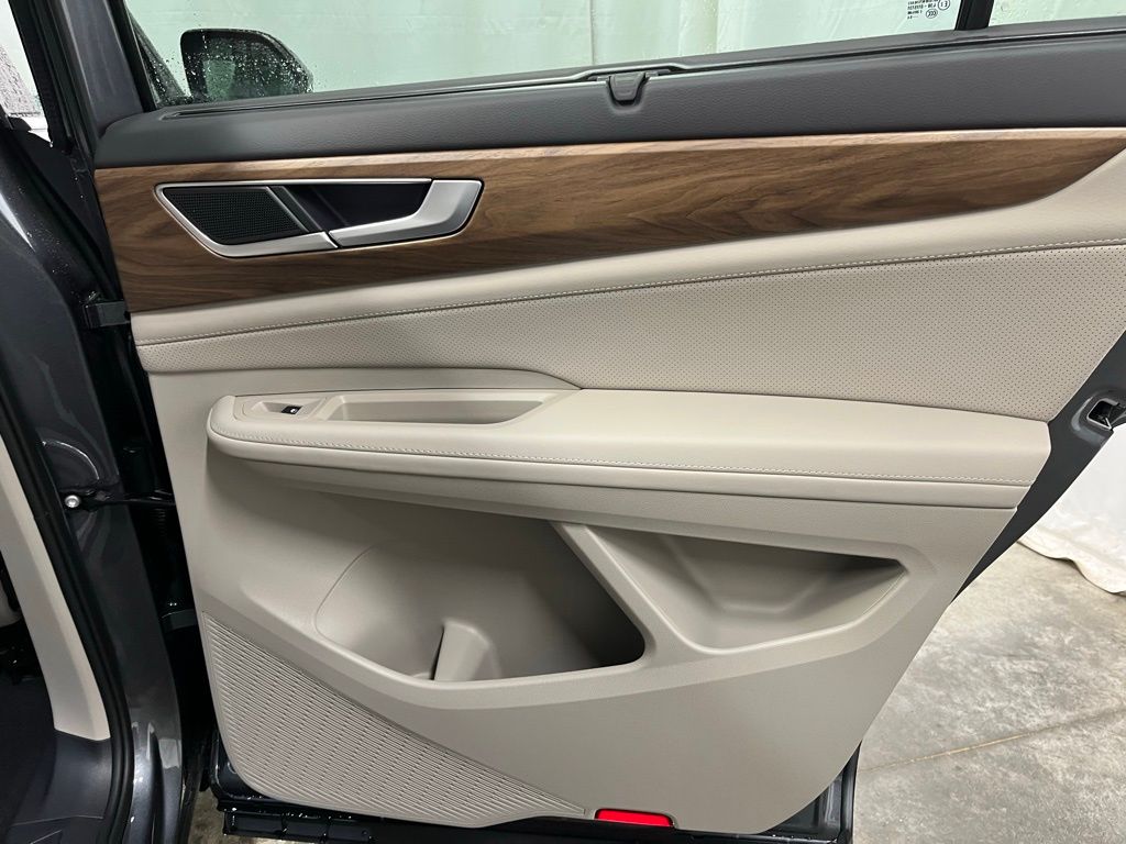 2025 Volkswagen Atlas SE Technology photo 23