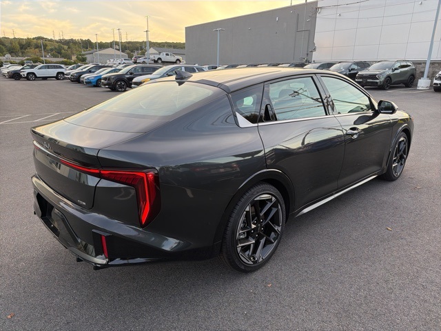 2025 Kia K4 GT-Line photo 3