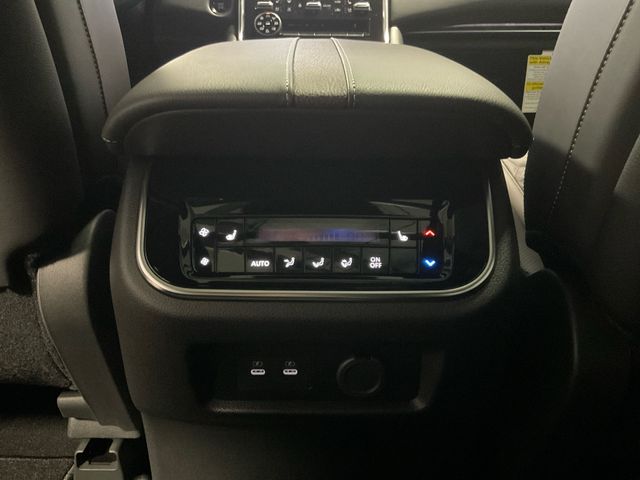 2025 Nissan Armada Platinum photo 19