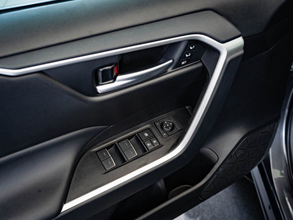 2025 Toyota RAV4 XLE Premium photo 21