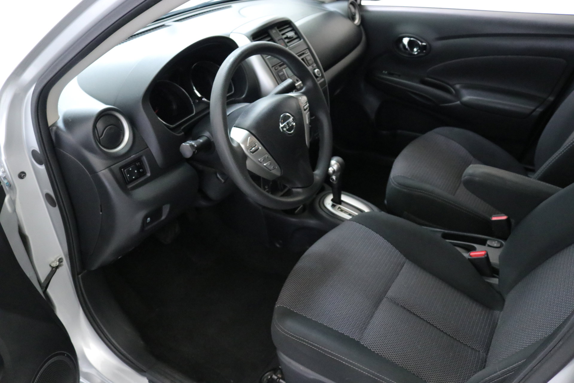 2017 Nissan Versa Sedan SV photo 20