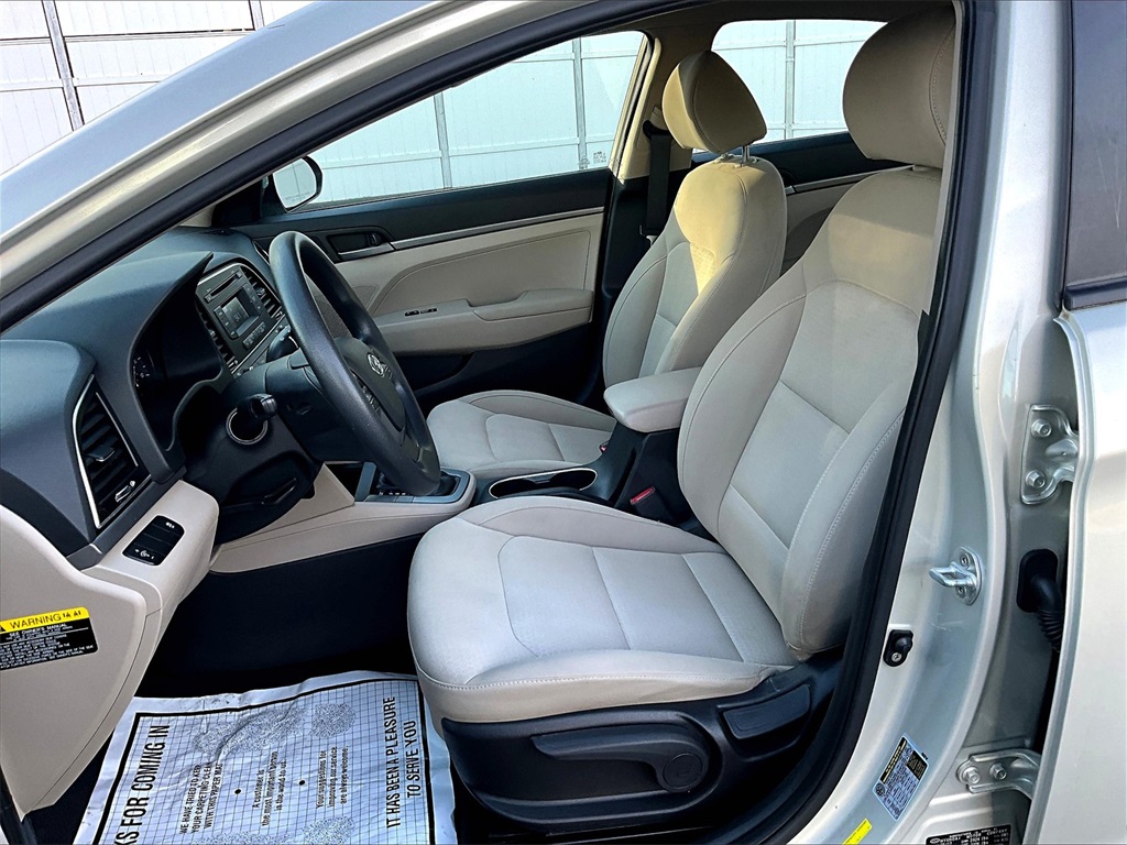 2017 Hyundai Elantra SE photo 10