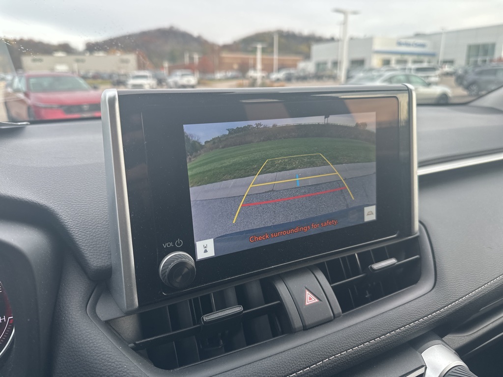 2023 Toyota RAV4 LE photo 3