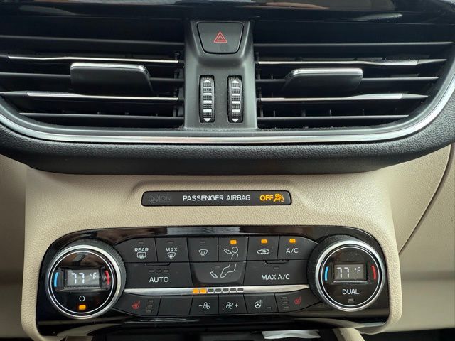 2021 Ford Escape Titanium Hybrid photo 13